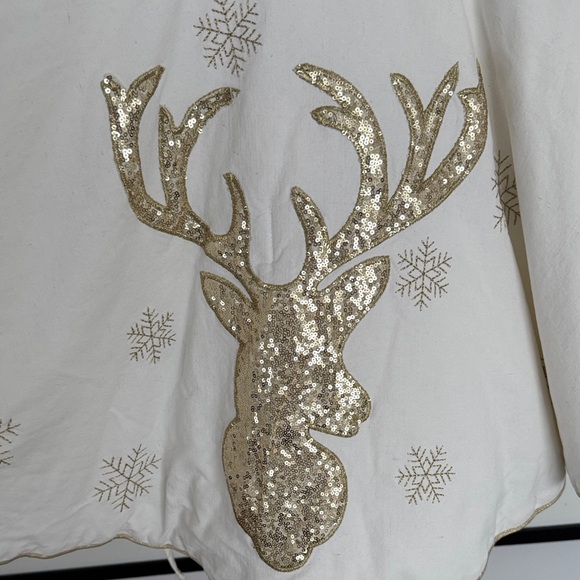 Nicole Miller Home Christmas Tree Skirt - Picture 3 of 3